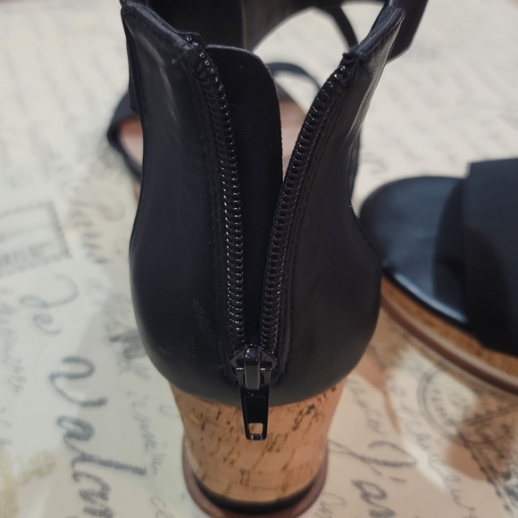 New BCBG Black Platform Sandals Size 8M - Picture 3 of 5